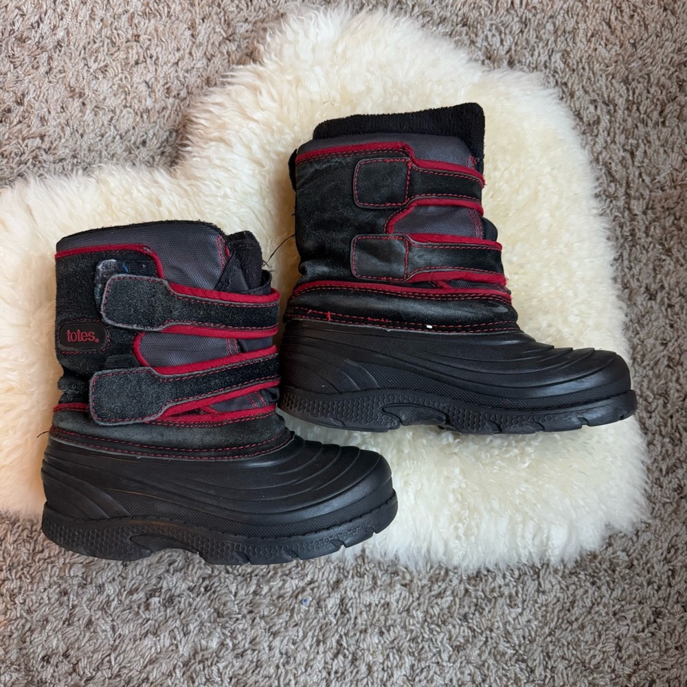 Totes Eddie winter boots size 13M black and red